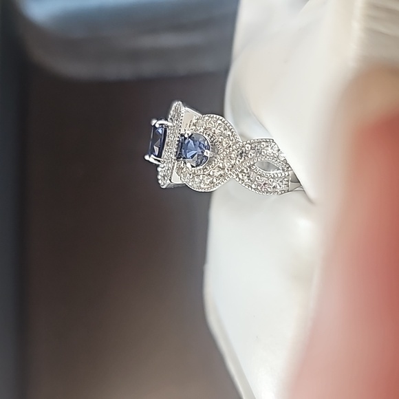 2.50 ct Sapphire Past Present Future Infinity Ring - Picture 4 of 4
